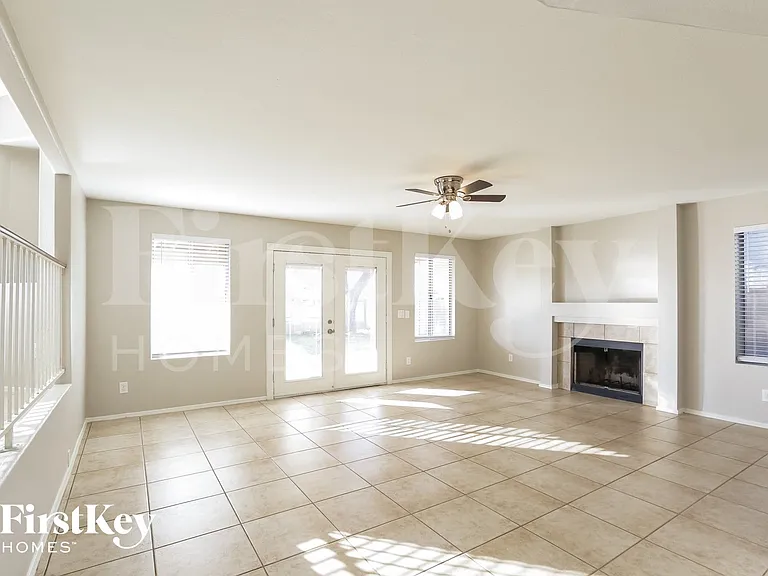 8735 W Sierra Vista Dr — Photo 6