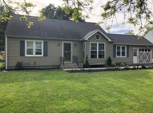 19 Brunswick Park Dr, Troy, NY 12180