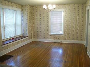 2nd image of 1004 W Rollins St
