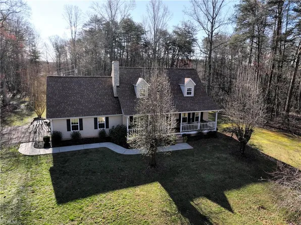 148 Rocky Knoll Trl, Pilot Mtn, NC 27041