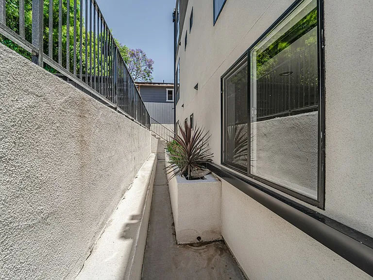 1321 Bates Ave #1323 — Photo 61
