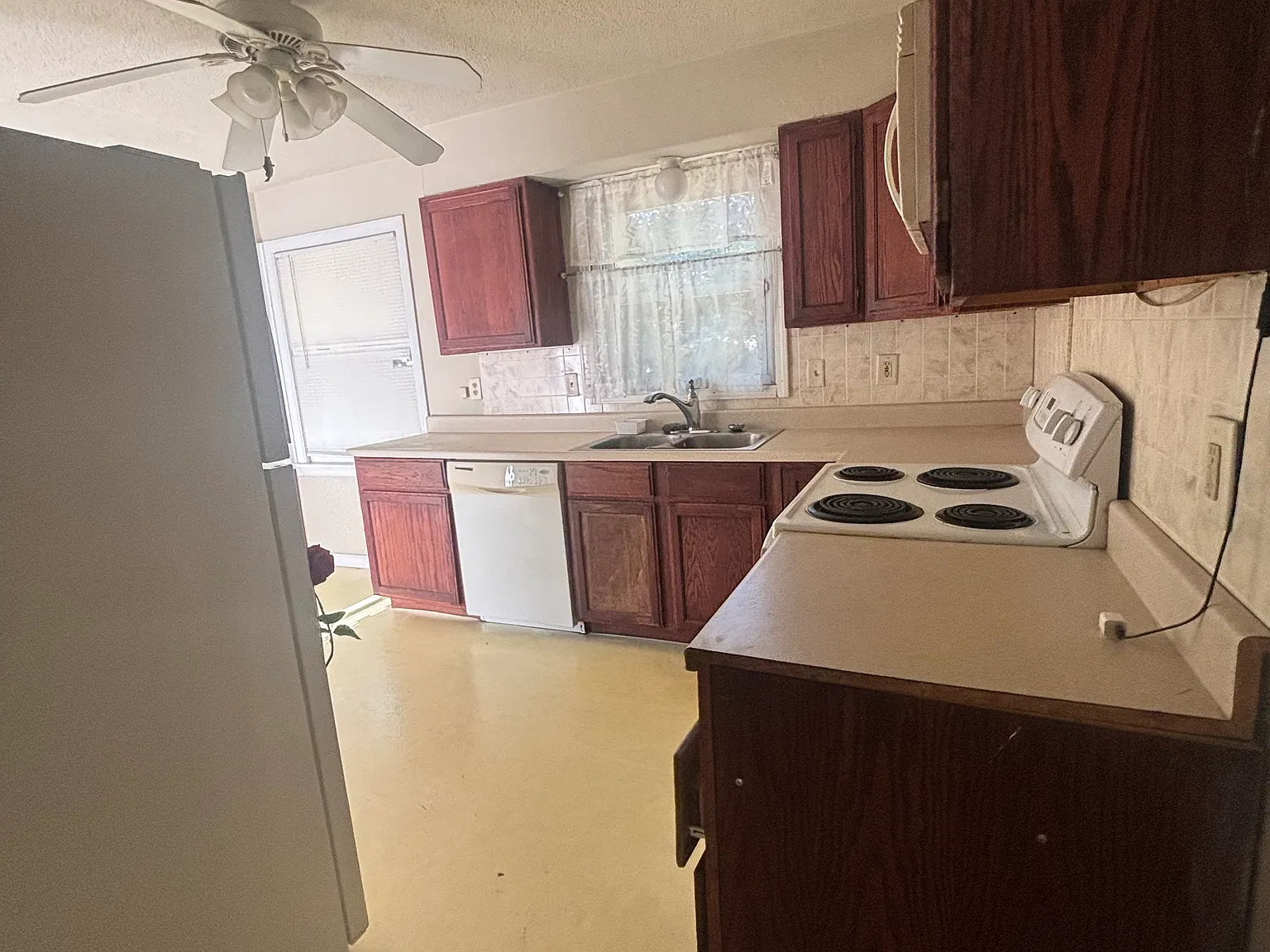 2 bed, 988 sqft, $1,150 — Photo 3