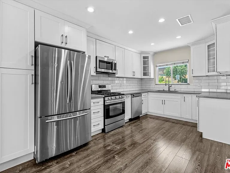 18725 Martha St — Photo 8