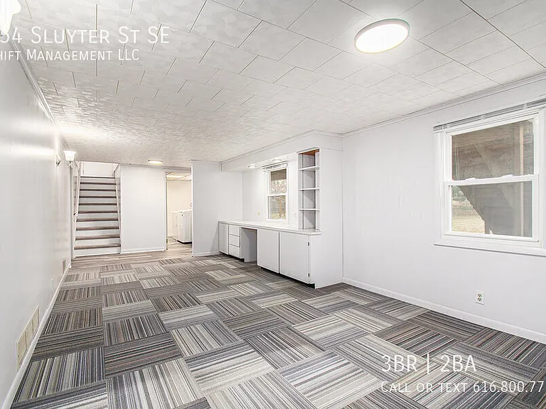 954 Sluyter St SE — Photo 11