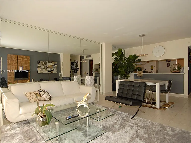 600 NE 36th St #1212 — Photo 3