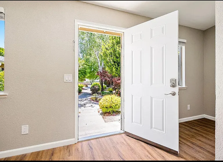 7437 Santa Ysabel Ave #E — Photo 1