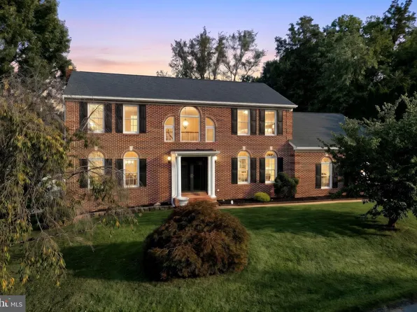 24 McCurley Dr, New Freedom, PA 17349