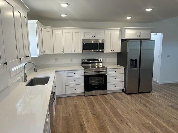 2nd image of 825 Bridges Rd