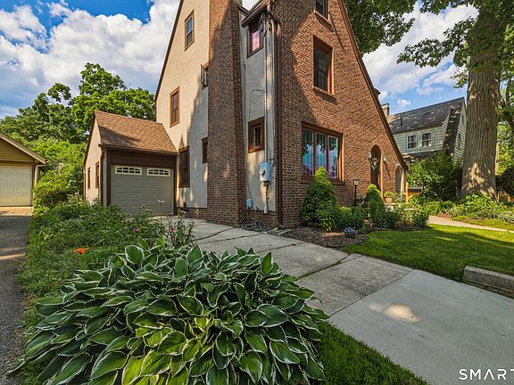 4th image of 65 Dawes Avenue