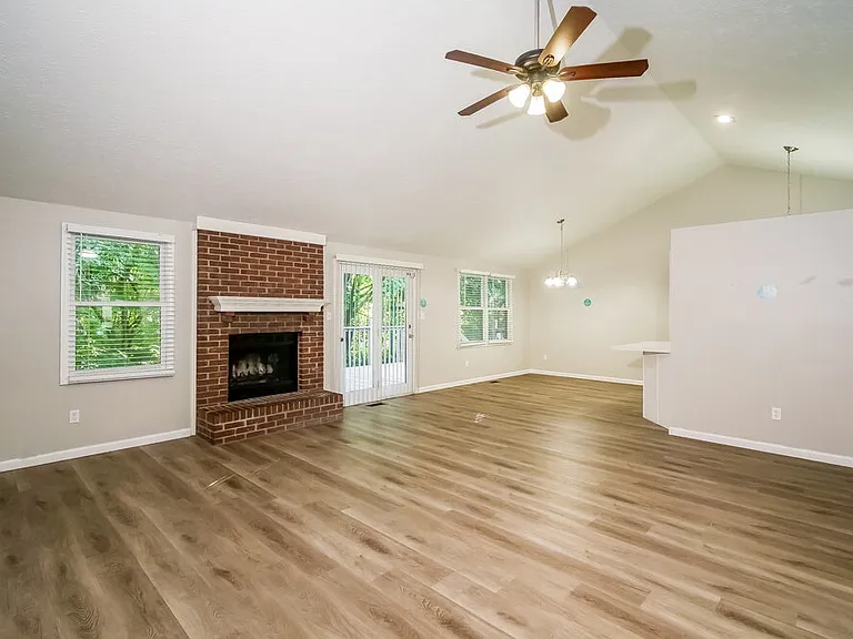 5865 Petersen Ct — Photo 5