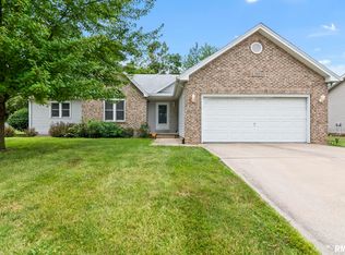 2909 Twin Lakes Dr, Springfield, IL 62707