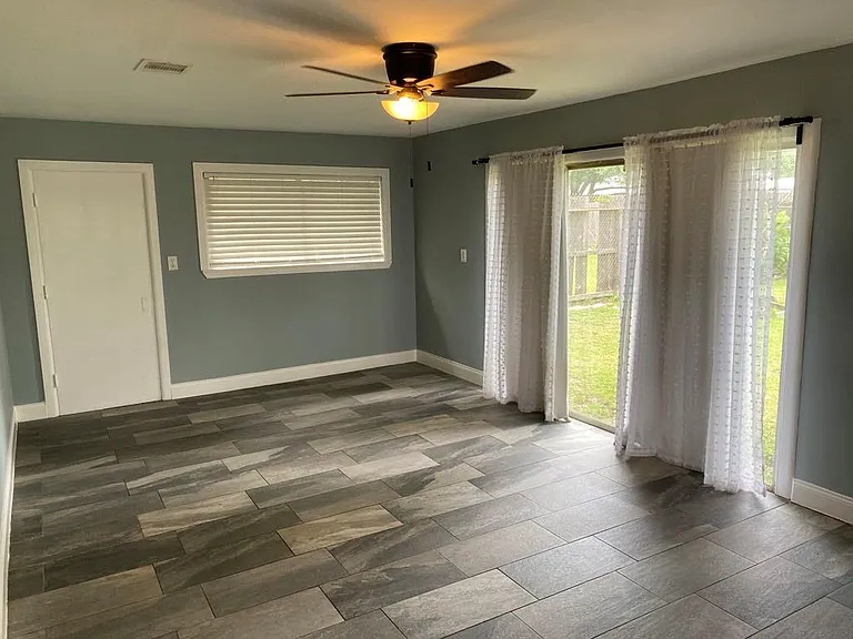 8410 Sonneville Dr — Photo 5