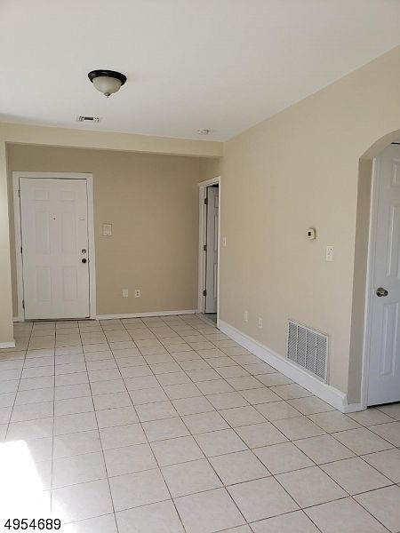 2nd image of 470 Monroe Ave