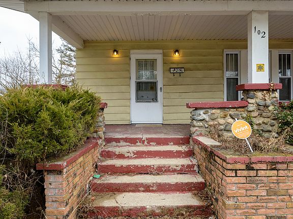 5th image of 102 Greenwood Ave
