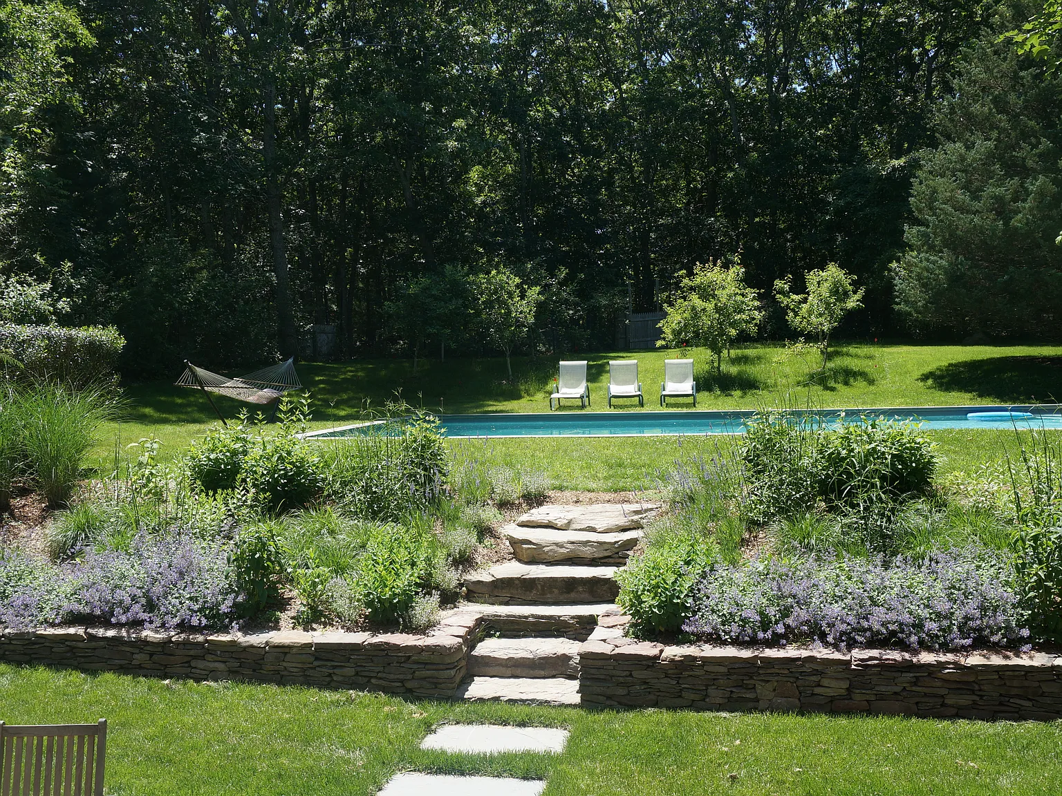 Sag Harbor Village With Pool on a Quiet Street — Photo 1