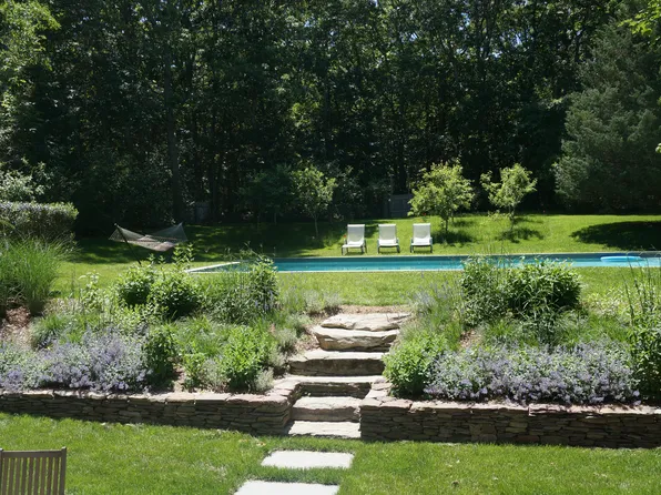 https://photos.zillowstatic.com/fp/4736f6639127849af2a08f4bbbd5a866-p_e.webp