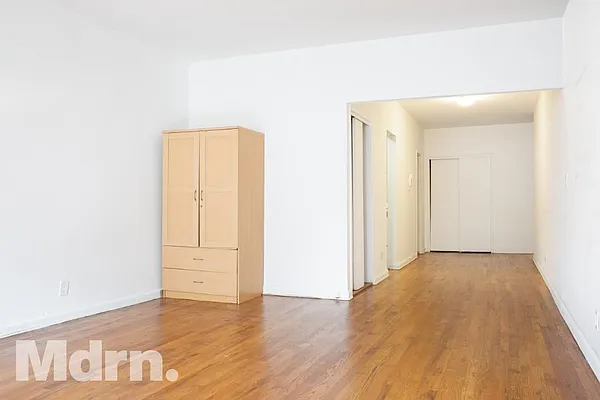 Rented by Mdrn Residential | media 6