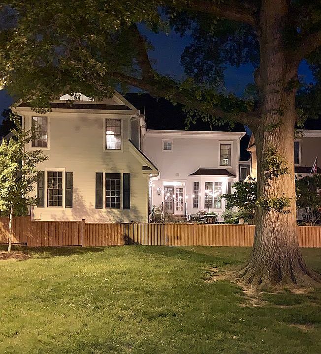 2nd image of 1307 S Kenmore Cir
