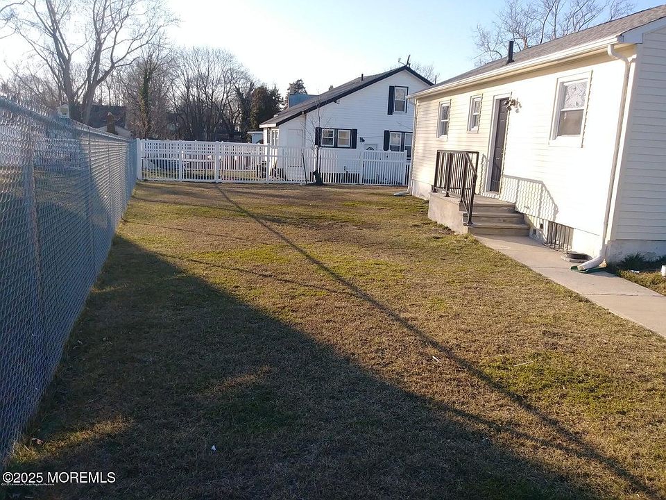 2nd image of 1504 Sewall Ave