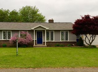 3719 Summit View Dr NE, Grand Rapids, MI 49525