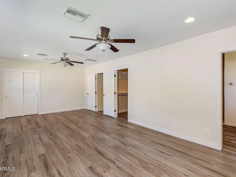 5002 E Mitchell Dr — Photo 15