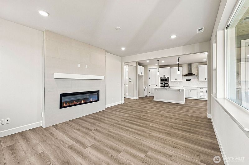 4th image of 2220 Oak Court #1