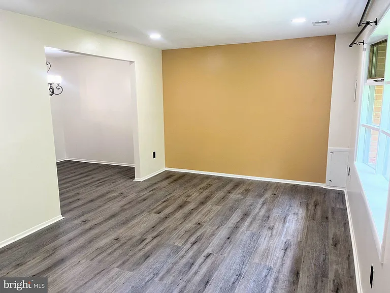 403 Woodside Cir — Photo 4