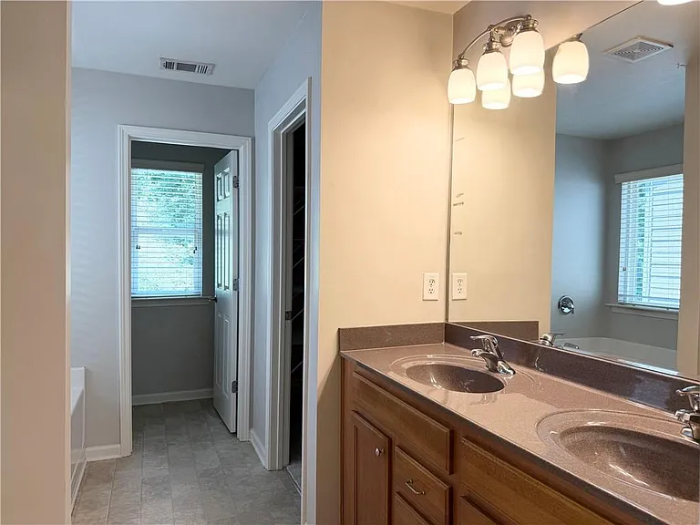 3051 Montauk Hill Dr — Photo 39