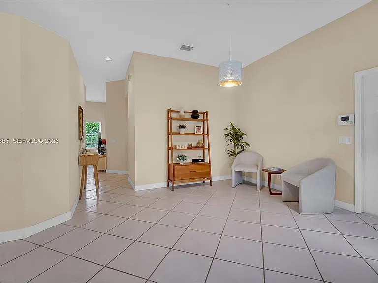885 Tanglewood Cir — Photo 19