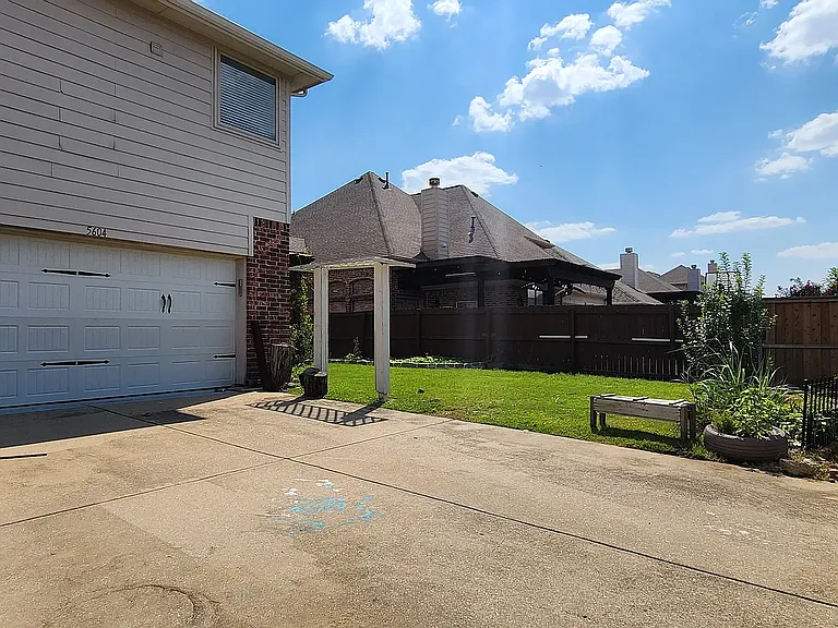 5604 Belton Ln — Photo 33