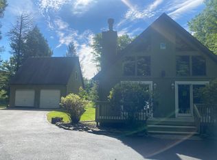 306 Stonebridge Rd, Union Dale, PA 18470