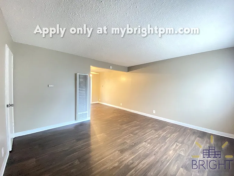 264-268 Montrose Dr — Photo 3