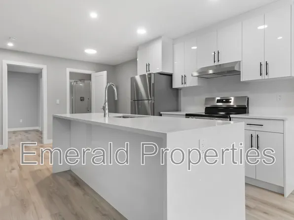 10441 132nd St NW Unit 1, Edmonton, AB T5N 1Y7