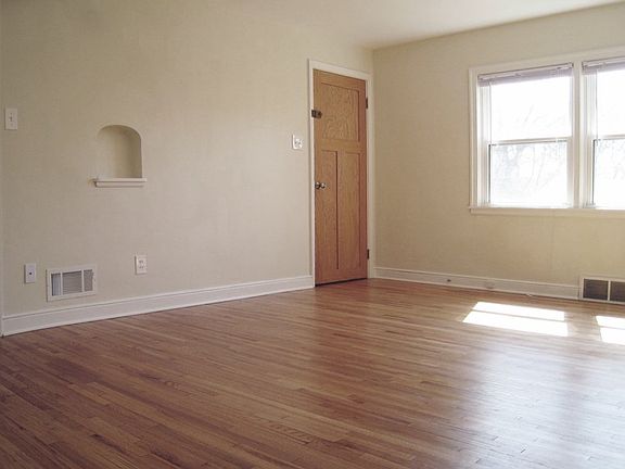 Bright and sunny livingroom.