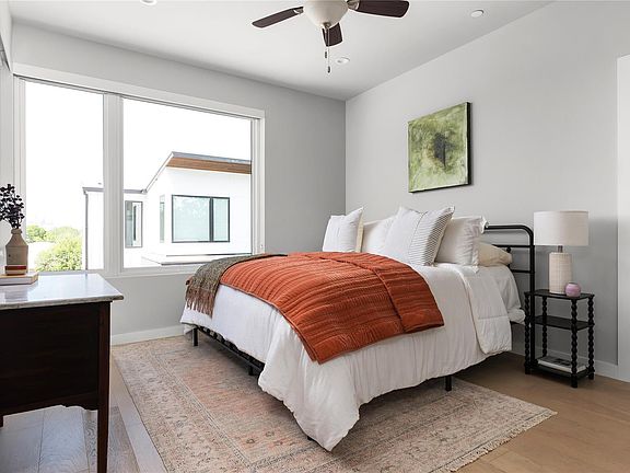 4th image of 5605 Sunshine Dr Unit 11