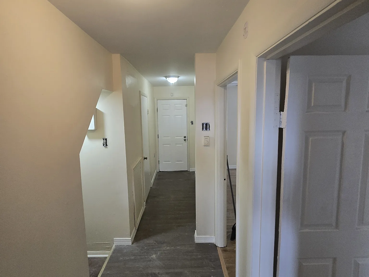 5 bed, 1.5 bath, 1467 sqft, $1,900 — Photo 2