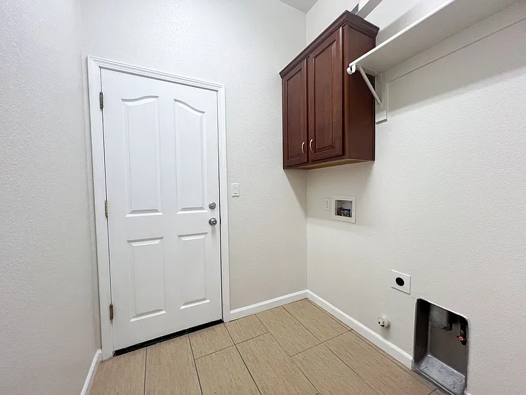 9721 Toscano Dr — Photo 49