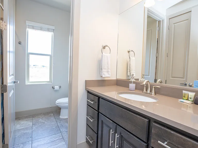 E Bay Hill Dr — Photo 34