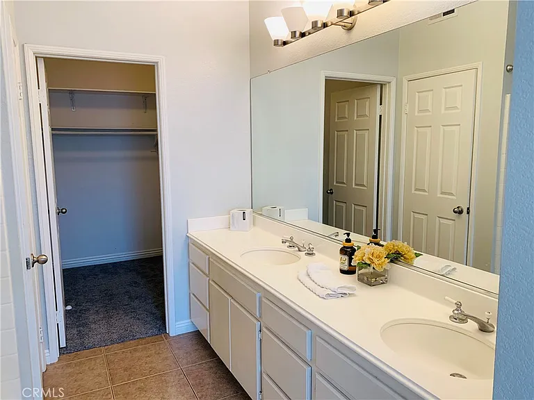 1044 S Rossano Way — Photo 9