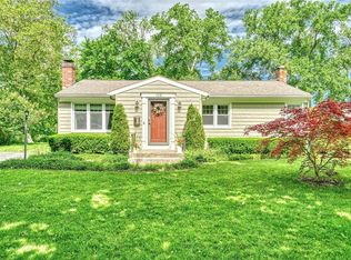 158 Roselawn Cres, Fairport, NY 14450