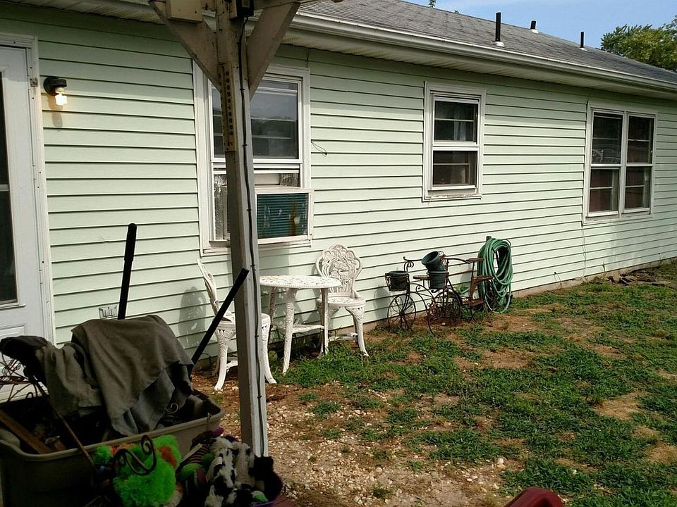 2nd image of 90 Leroy Pl