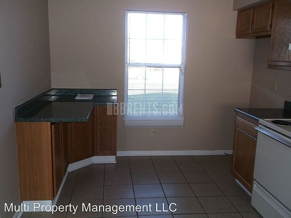 4th image of 837 Ashley Ct