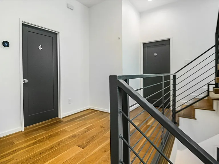 511 Memorial Heights Dr — Photo 25