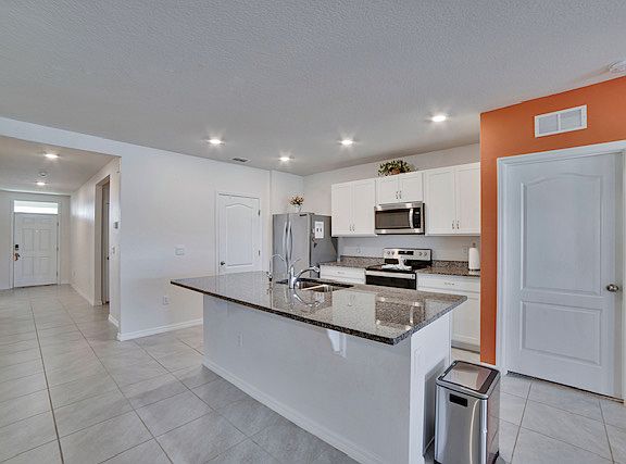 4th image of 951 Serchio St