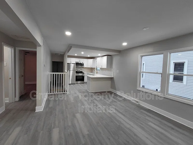 3 bed, 2.0 bath, 2240 sqft, $2,350 — Photo 3