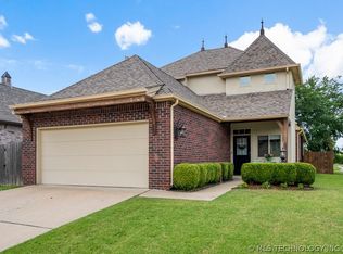 530 N Willow Pl W, Jenks, OK 74037