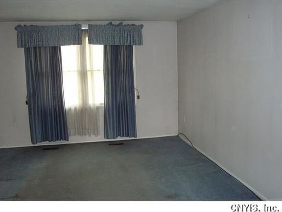 4th image of 4036 Marlton Cir