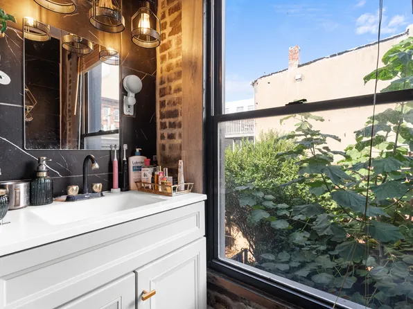 180 Columbus Drive image 10 of 11