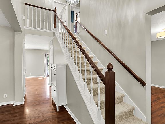 5th image of 9405 Champton Dr