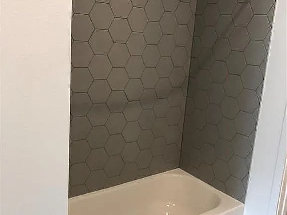 5th image of 800 Embassy Dr APT 129